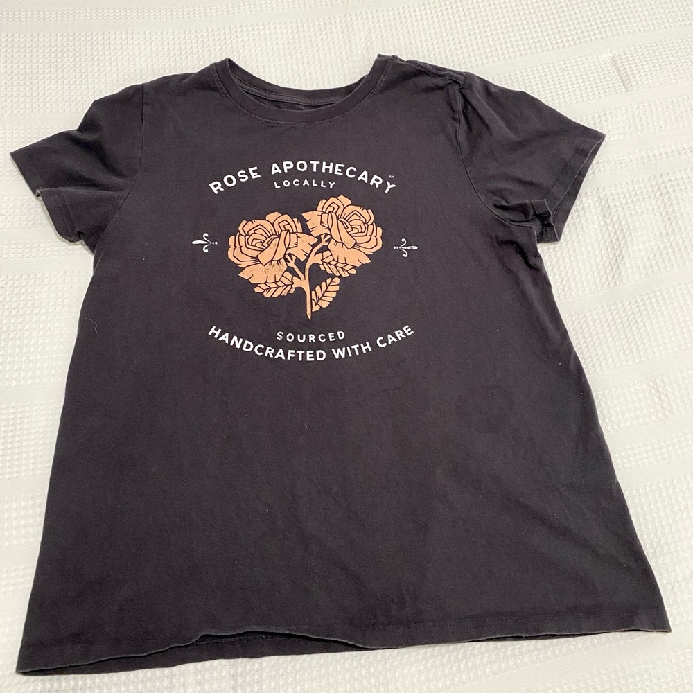 Target T-shirt Rose Apothecary